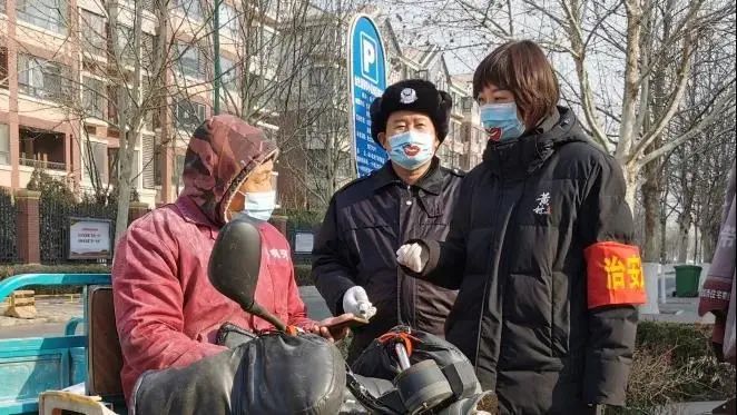 如果祖国有颜色那一定是中国红,如果战疫有颜色