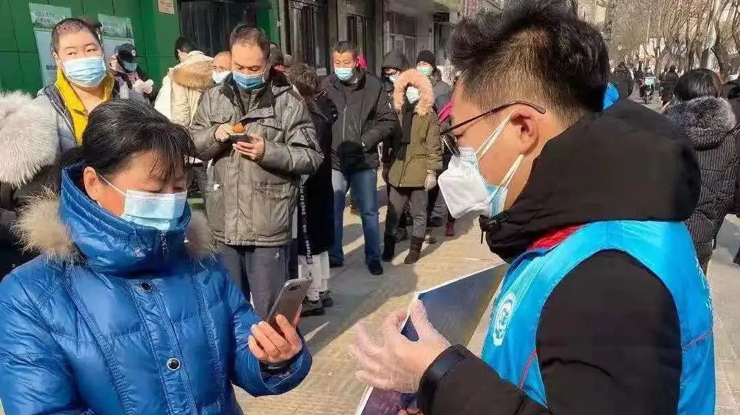 如果祖国有颜色那一定是中国红,如果战疫有颜色