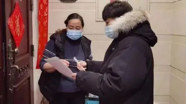 如果祖国有颜色那一定是中国红,如果战疫有颜色