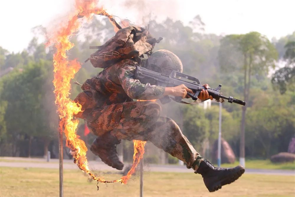 70年代部队生活视频,中俄边境部队真实生活