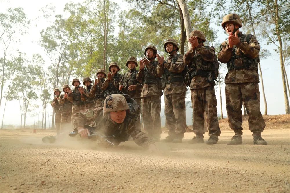 70年代部队生活视频,中俄边境部队真实生活