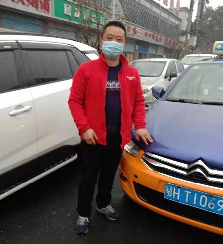 急人所急！万里“的哥”高勇急寻失主还手机