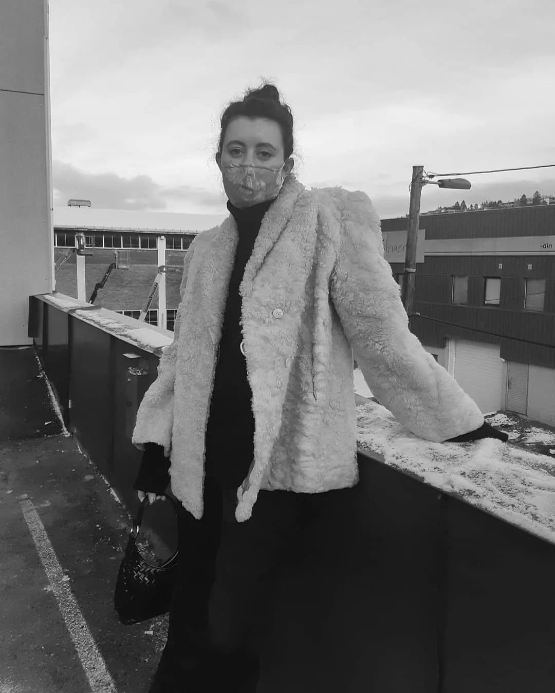 好不容易买了件合适的衣服,皮草环保外套