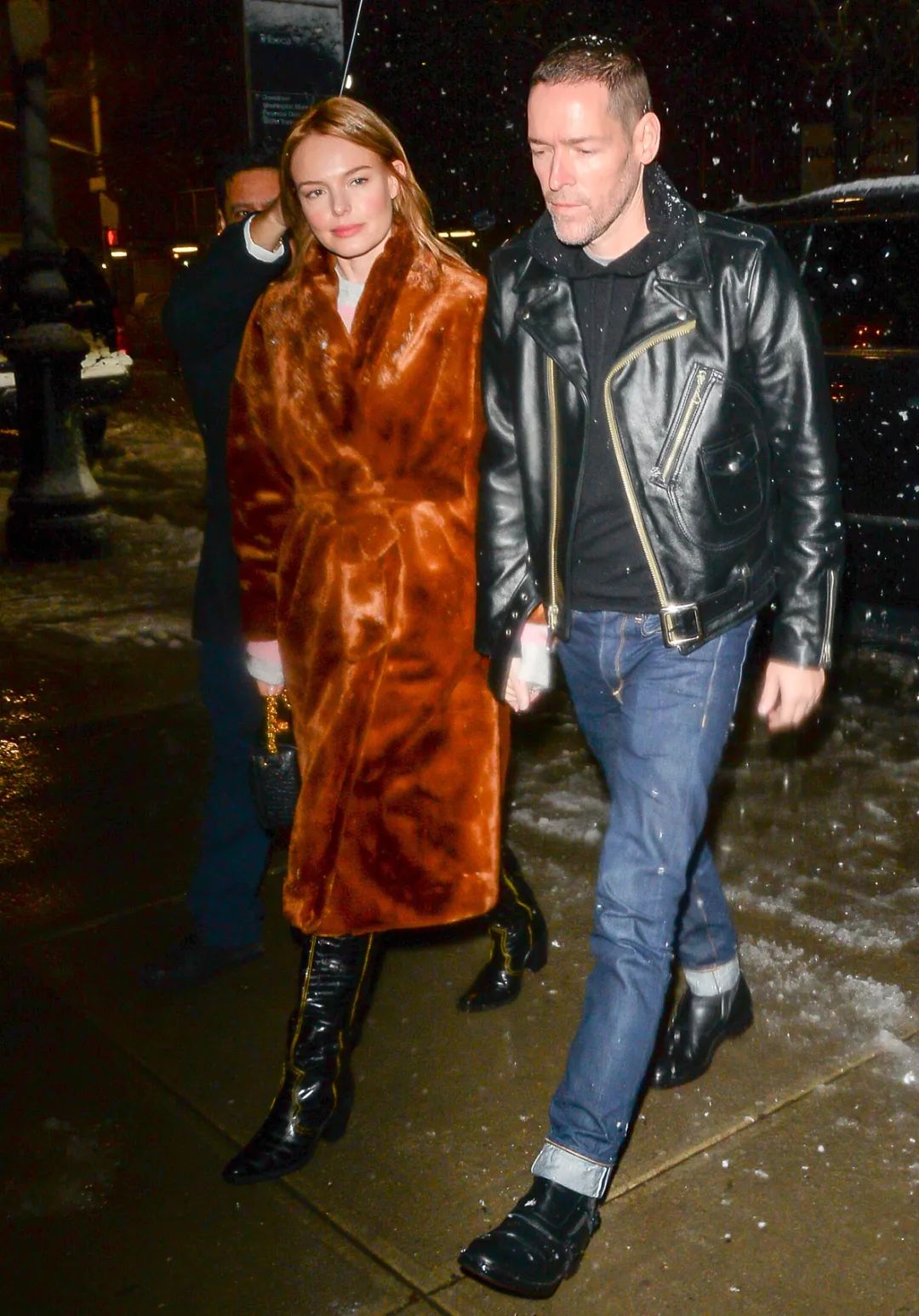 好不容易买了件合适的衣服,皮草环保外套