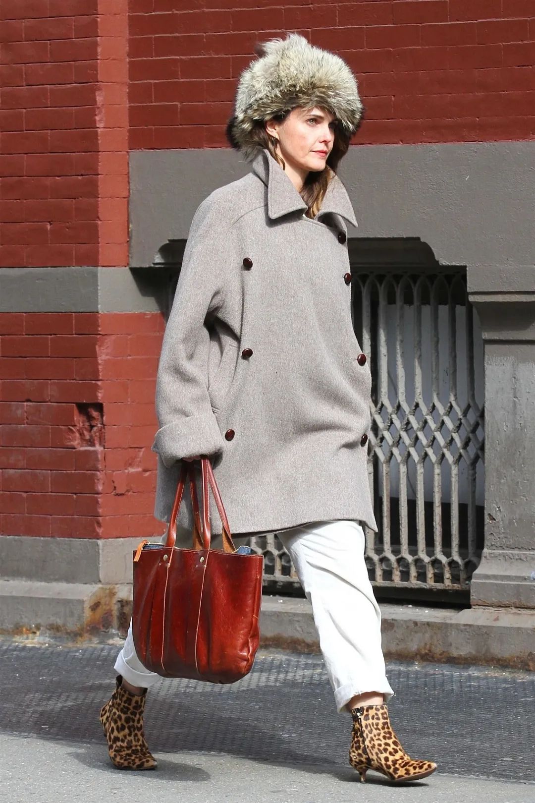 好不容易买了件合适的衣服,皮草环保外套