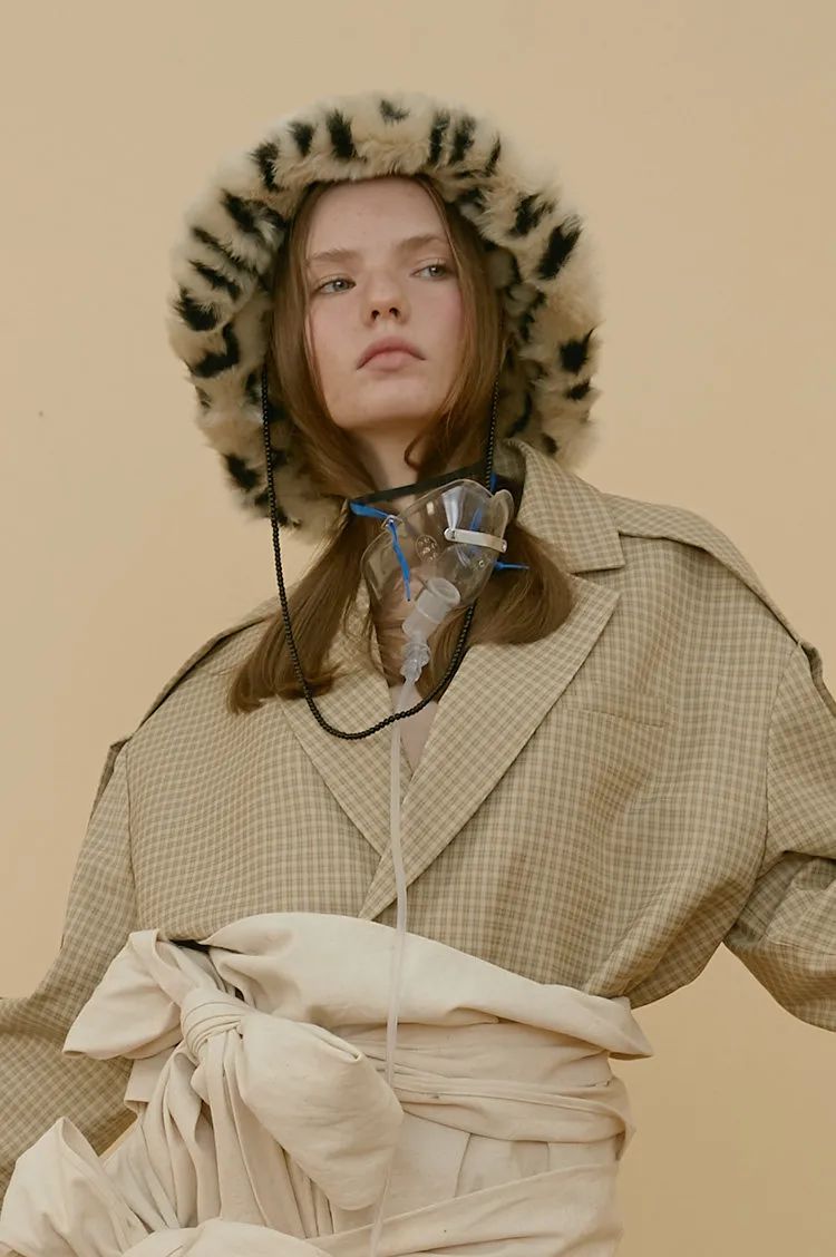 好不容易买了件合适的衣服,皮草环保外套