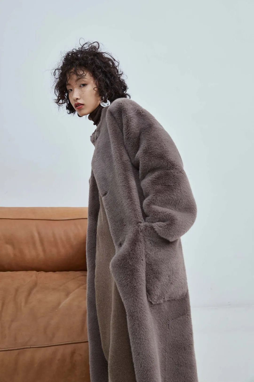 好不容易买了件合适的衣服,皮草环保外套