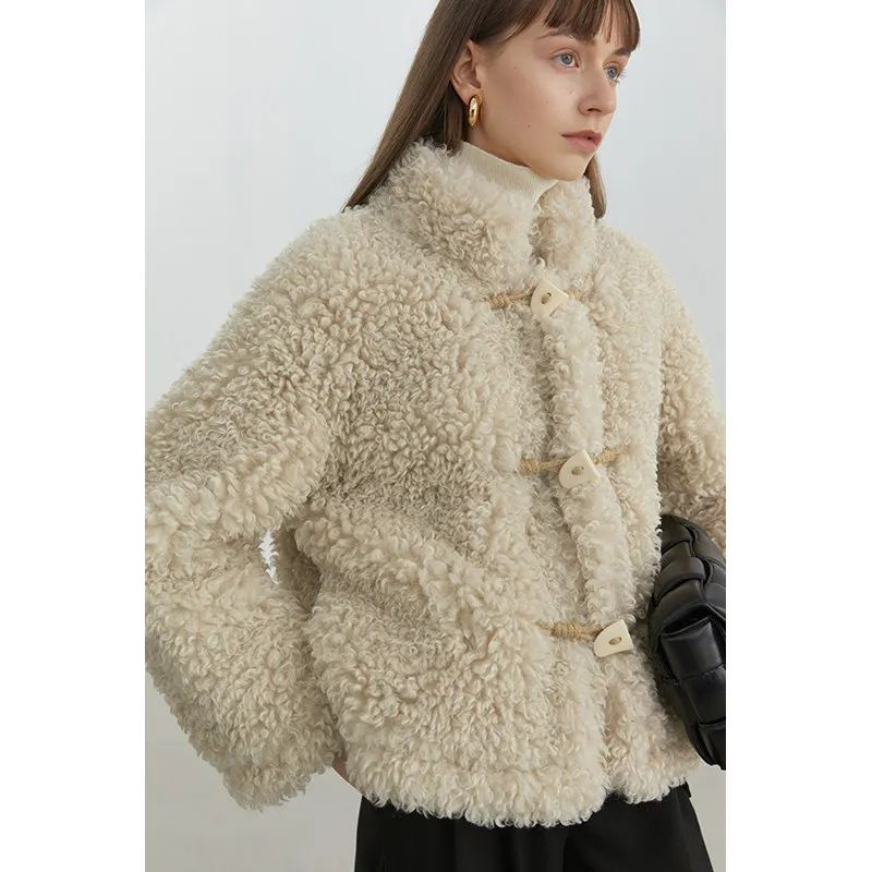 好不容易买了件合适的衣服,皮草环保外套