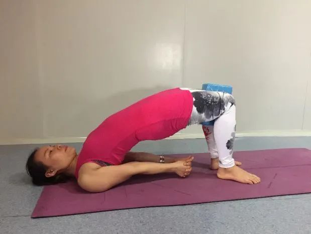 妇科专家在练的5招瑜伽，让你的轻中度子宫脱垂回位