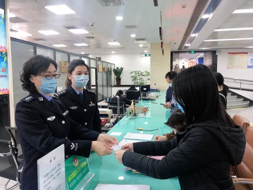政务服务中心可以异地办理身份证,全区实现异地身份证办理工作亮点