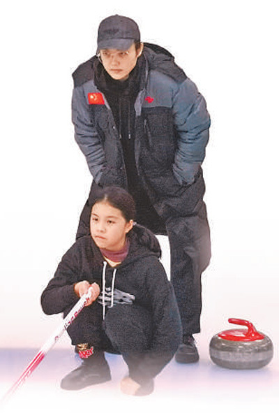 黄浦江畔走来冬奥裁判