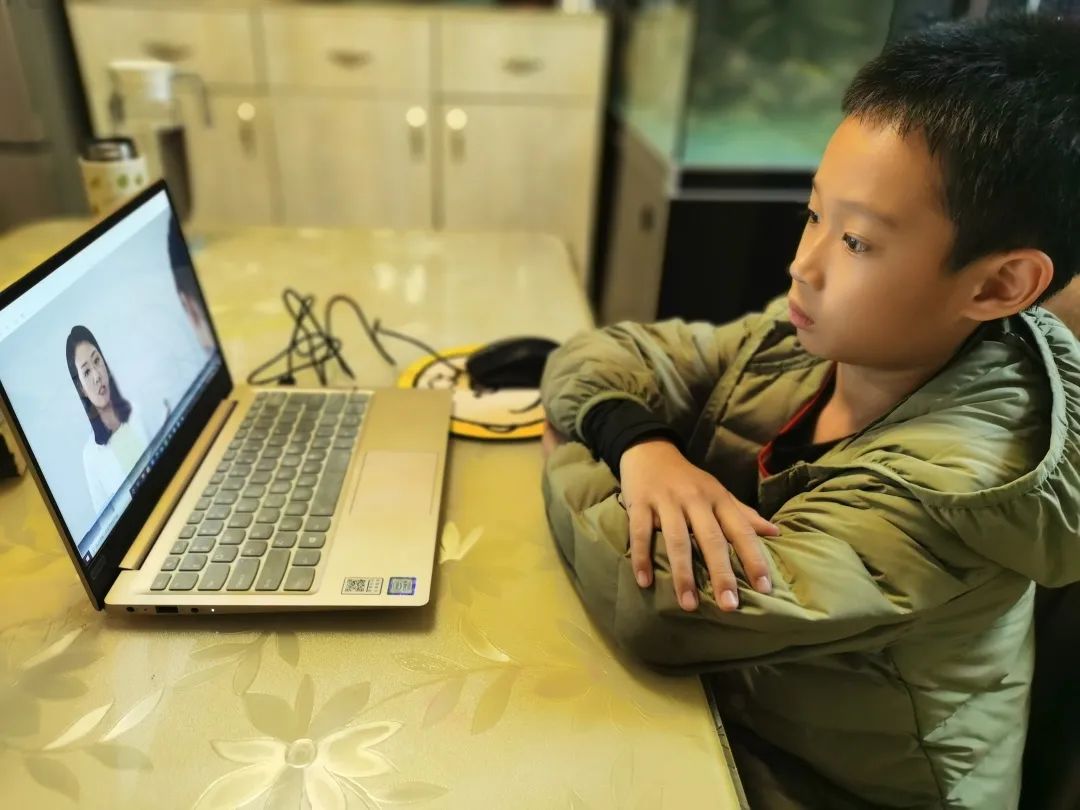 学习动态|巧用“学习强国”！安乐小学组织学生收看这堂生命教育课↓