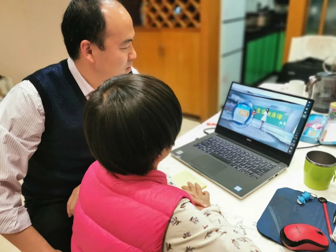 学习动态|巧用“学习强国”！安乐小学组织学生收看这堂生命教育课↓