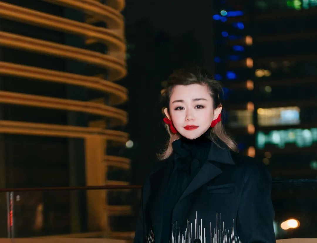 让成都的花胶鲍鱼鸡一姐，给你们讲哈小红袍的故事