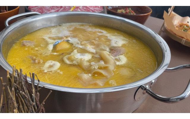 让成都的花胶鲍鱼鸡一姐，给你们讲哈小红袍的故事