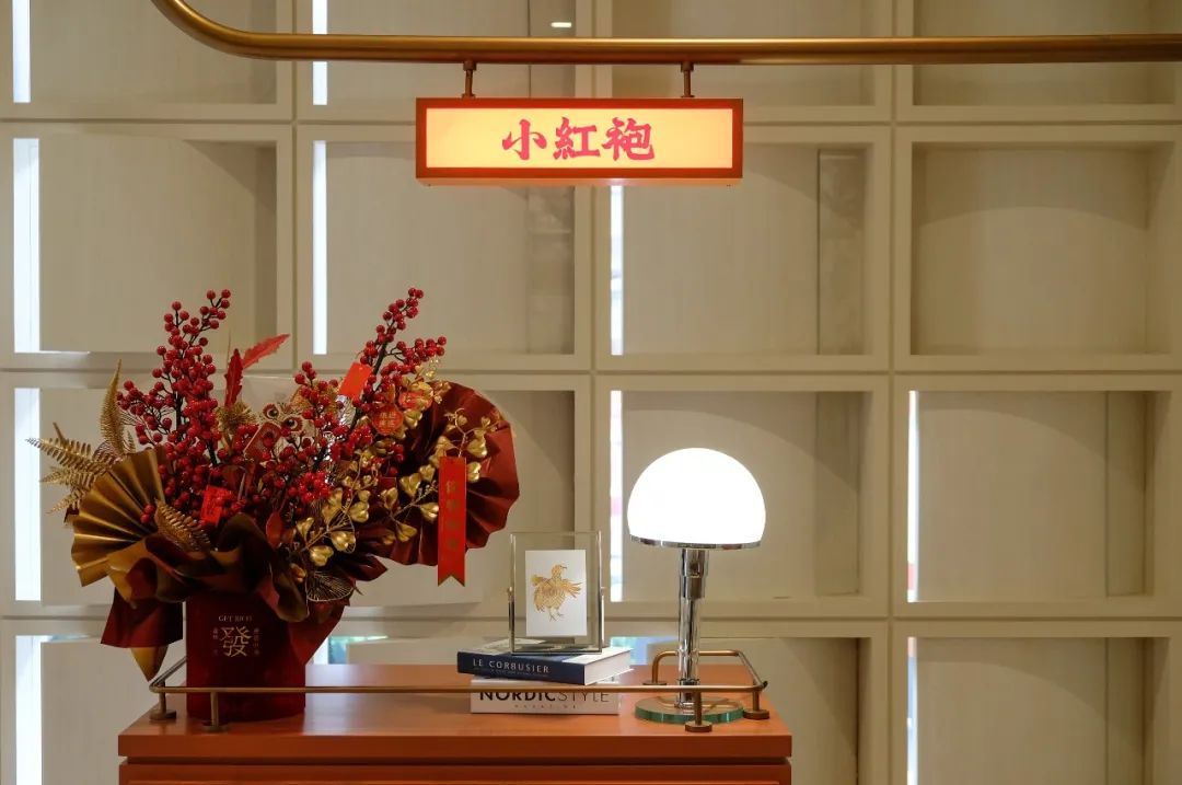 让成都的花胶鲍鱼鸡一姐，给你们讲哈小红袍的故事