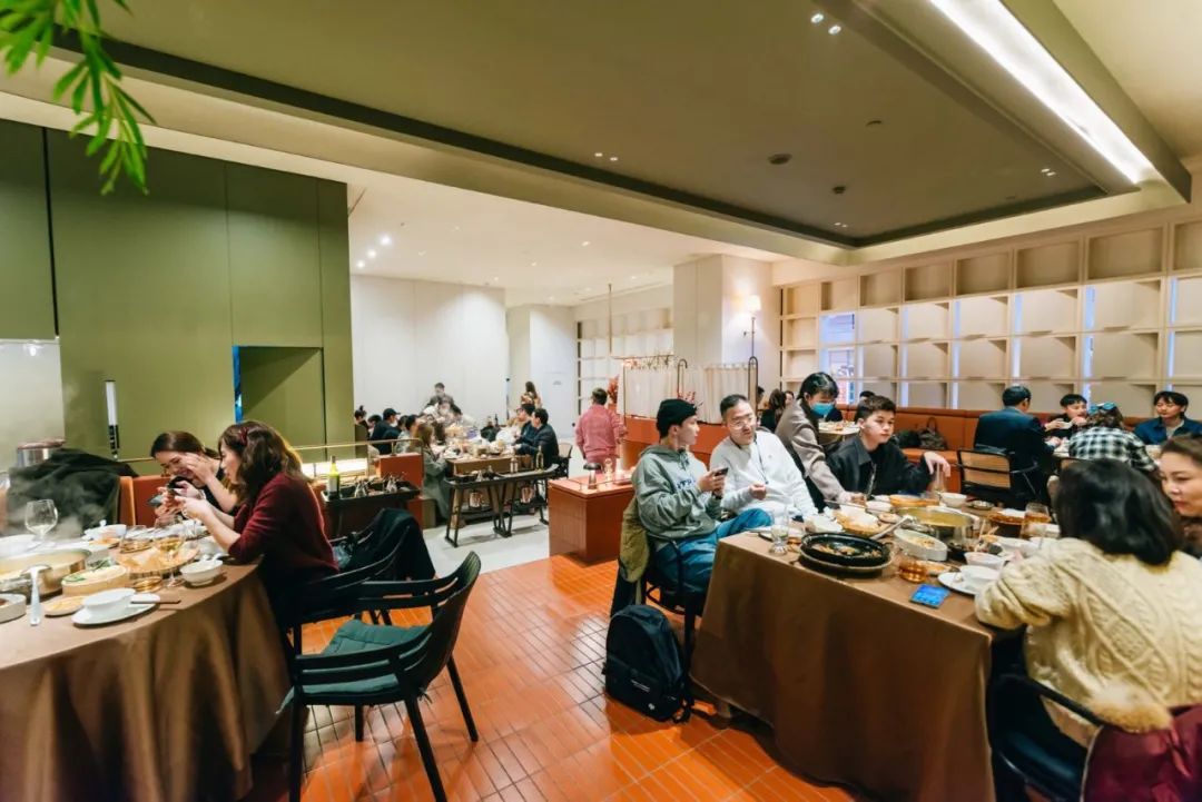 让成都的花胶鲍鱼鸡一姐，给你们讲哈小红袍的故事