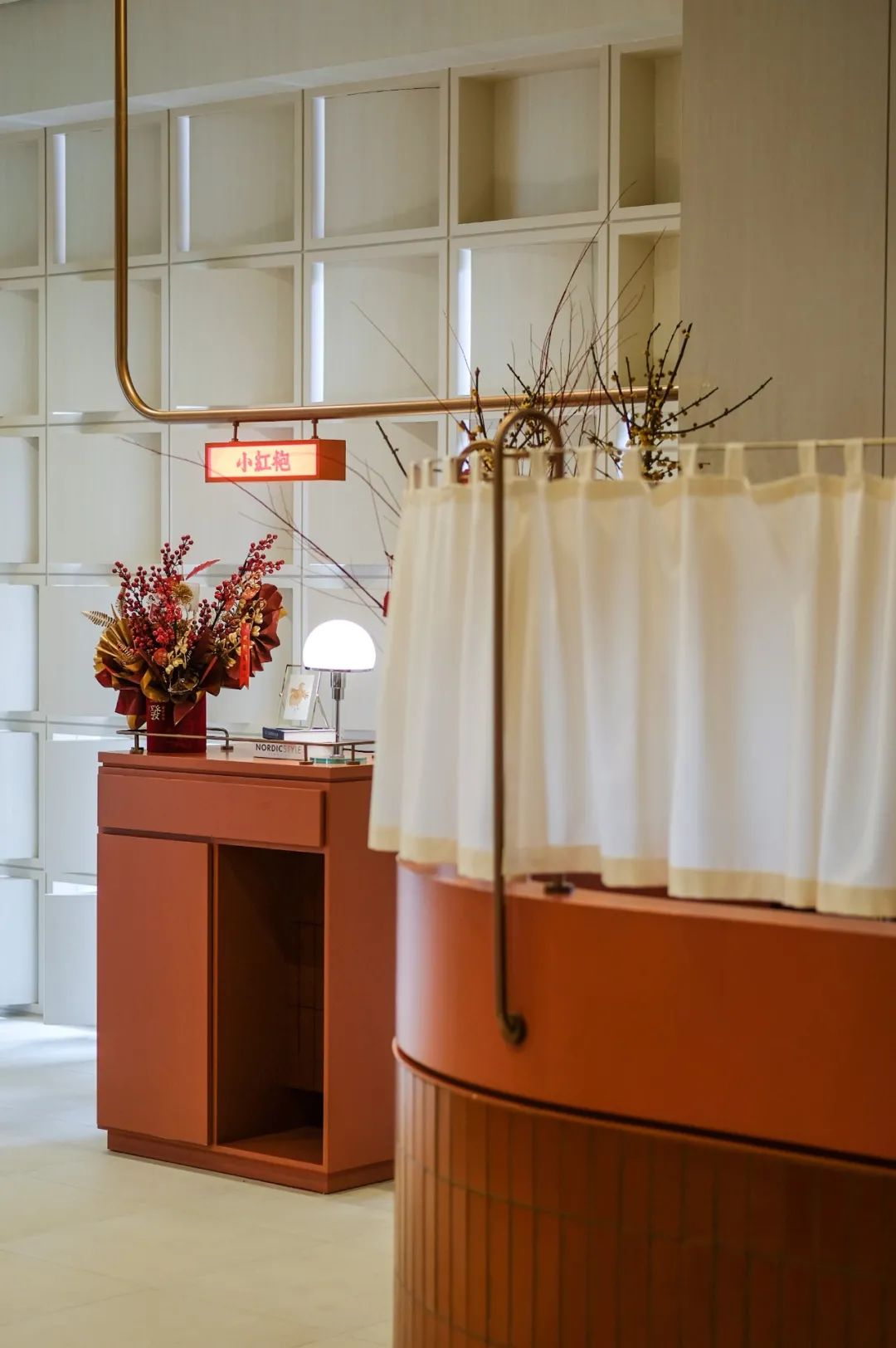 让成都的花胶鲍鱼鸡一姐，给你们讲哈小红袍的故事