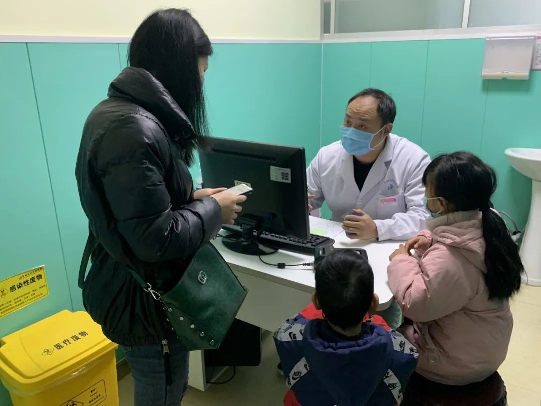 给儿童科普中医的建议,萌娃答疑之宝宝吐奶怎么办