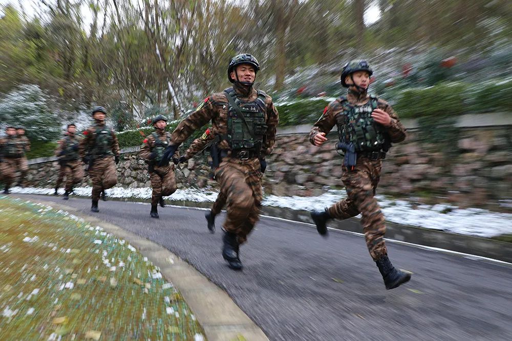 小苏电台|心中始终有红旗