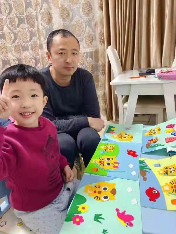 阅读伴我成长自制绘本,利用绘本激发幼儿阅读兴趣的方法