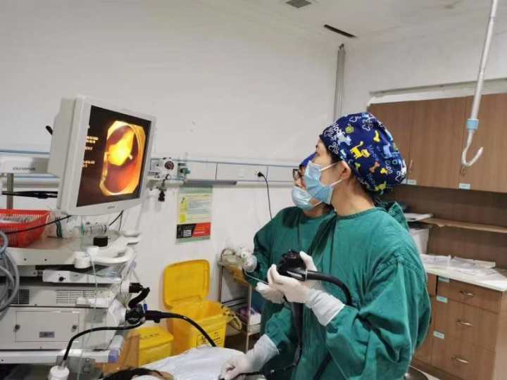 假牙铁丝钩不小心吞下怎么办,不小心把假牙戴钩子吞了怎么办