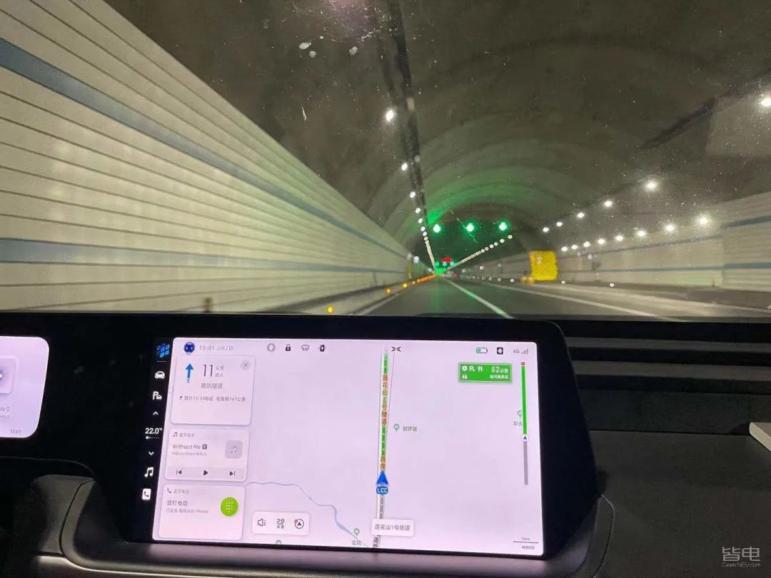 特斯拉小鹏蔚来激烈驾驶评测,作死挑战骑电动车