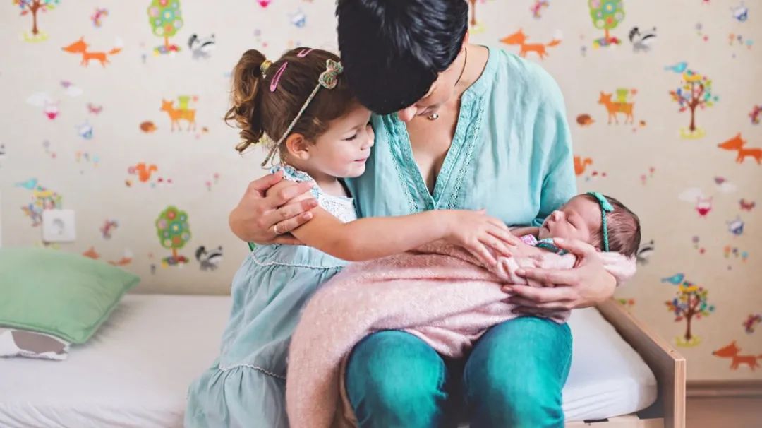 哺乳期怀孕还能继续喂奶么,哺乳期再怀孕还能继续喂奶吗