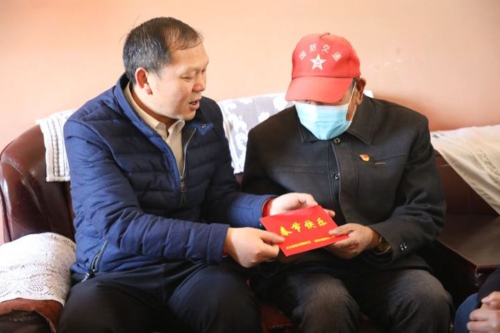 解天云带领第一慰问组开展春节走访慰问活动