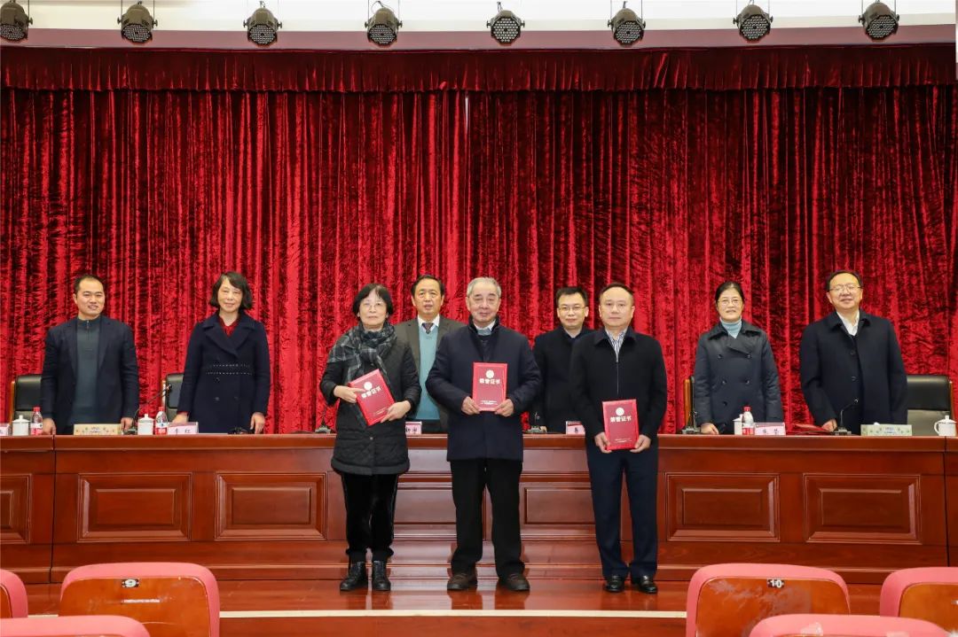 坚守初心使命勇担责任,坚守初心勇担使命简短