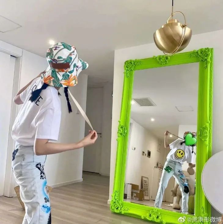 白百何坎肩卫衣,白百何ootd穿搭