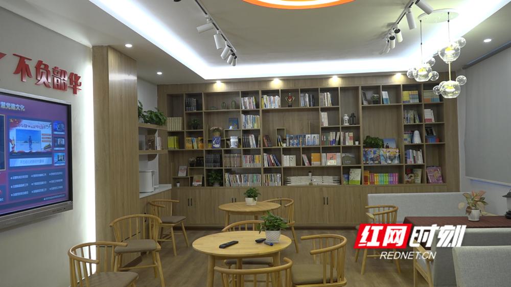 河南贫困学子圆梦大学,乡村脱贫奔小康有志青年助力忙