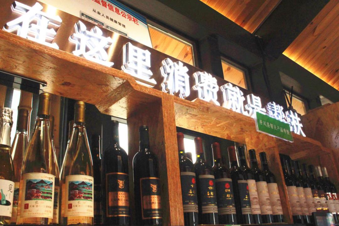 朋友们快来买年货,快来这里买东西英文