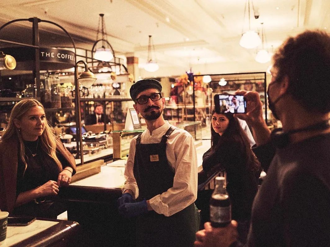 好莱坞拍了隔离期间的《史密斯夫妇》，他们盯上了全球顶奢百货里价值2700万的钻石