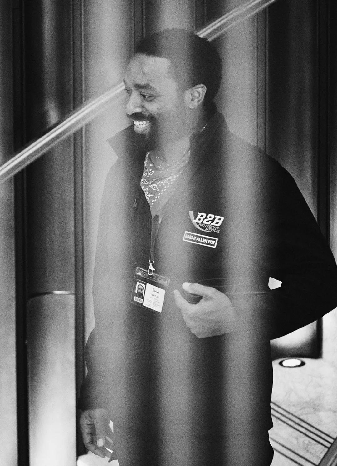 好莱坞拍了隔离期间的《史密斯夫妇》，他们盯上了全球顶奢百货里价值2700万的钻石