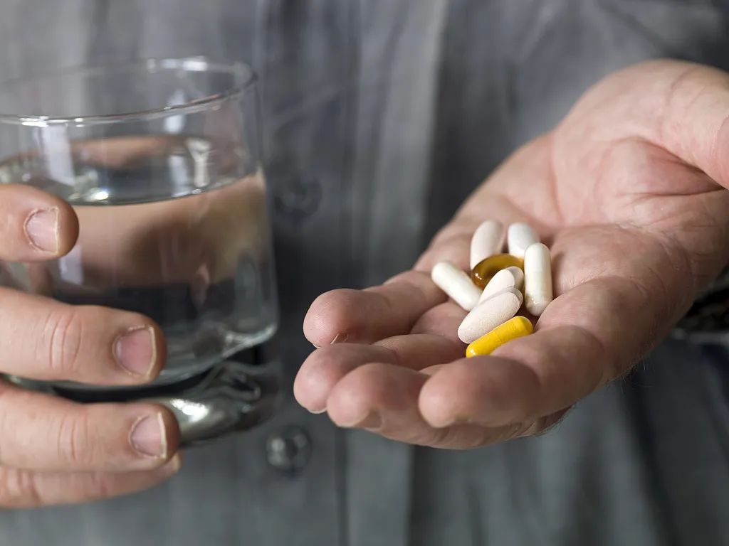 头孢跟酒喝一定会出事吗,“头孢就酒”为何会“说走就走”