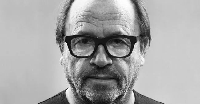 这些传奇大师的眼镜框,竟也成了他们最著名的“作品”之一?