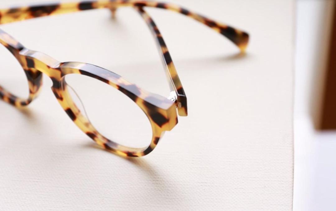 这些传奇大师的眼镜框,竟也成了他们最著名的“作品”之一?