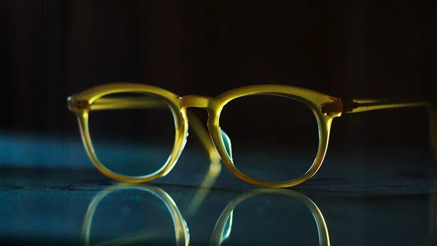 这些传奇大师的眼镜框,竟也成了他们最著名的“作品”之一?