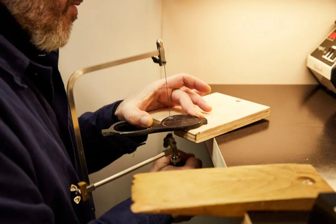 这些传奇大师的眼镜框,竟也成了他们最著名的“作品”之一?