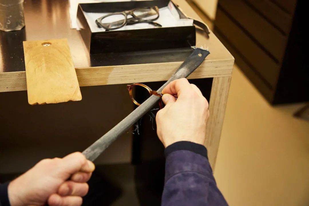 这些传奇大师的眼镜框,竟也成了他们最著名的“作品”之一?