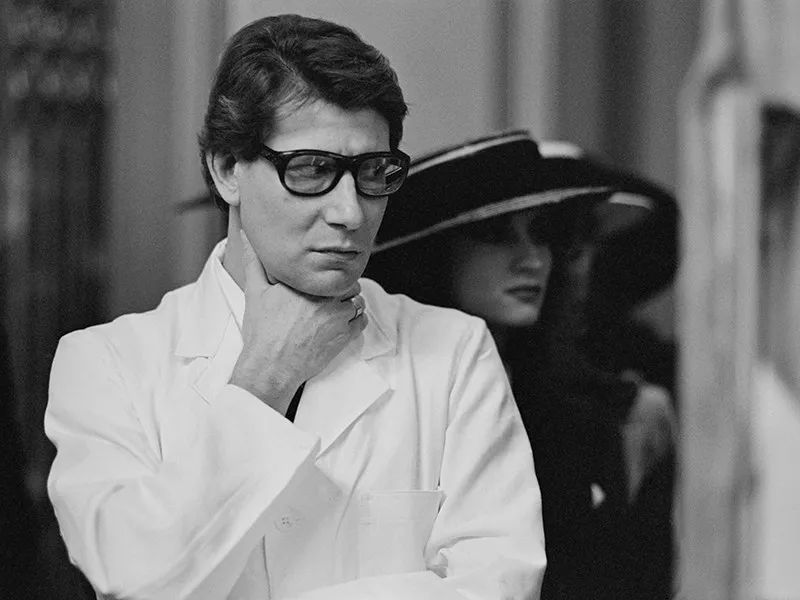 这些传奇大师的眼镜框,竟也成了他们最著名的“作品”之一?