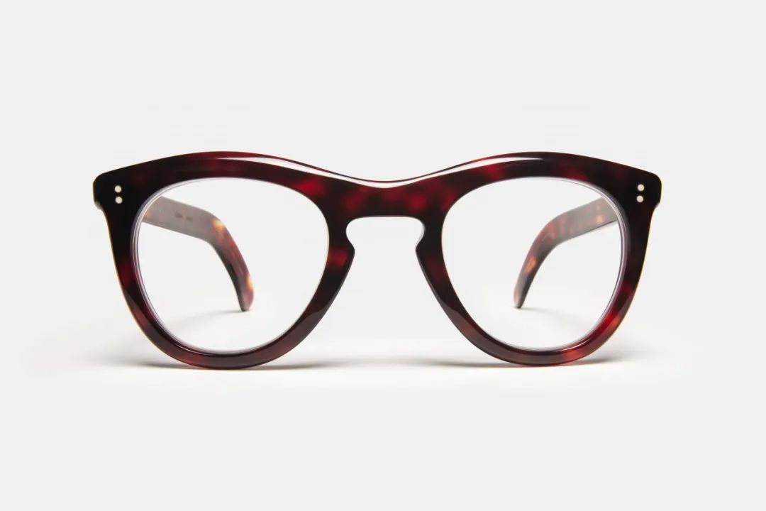 这些传奇大师的眼镜框,竟也成了他们最著名的“作品”之一?