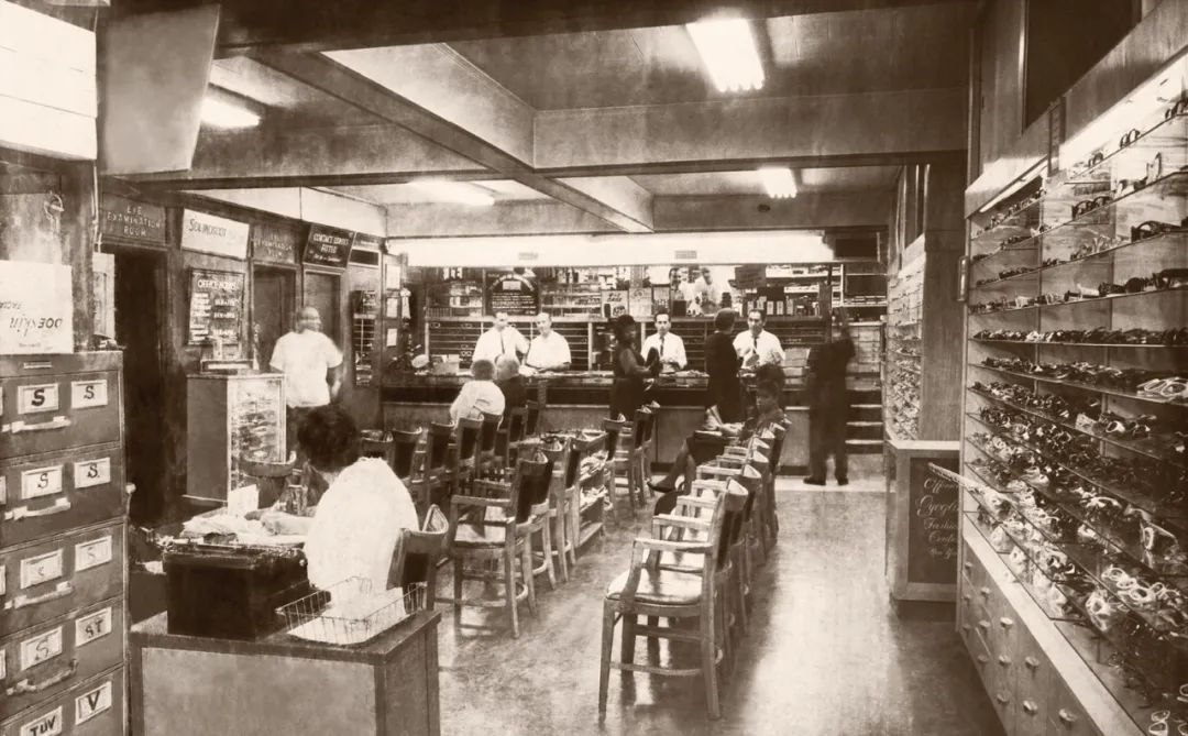 这些传奇大师的眼镜框,竟也成了他们最著名的“作品”之一?