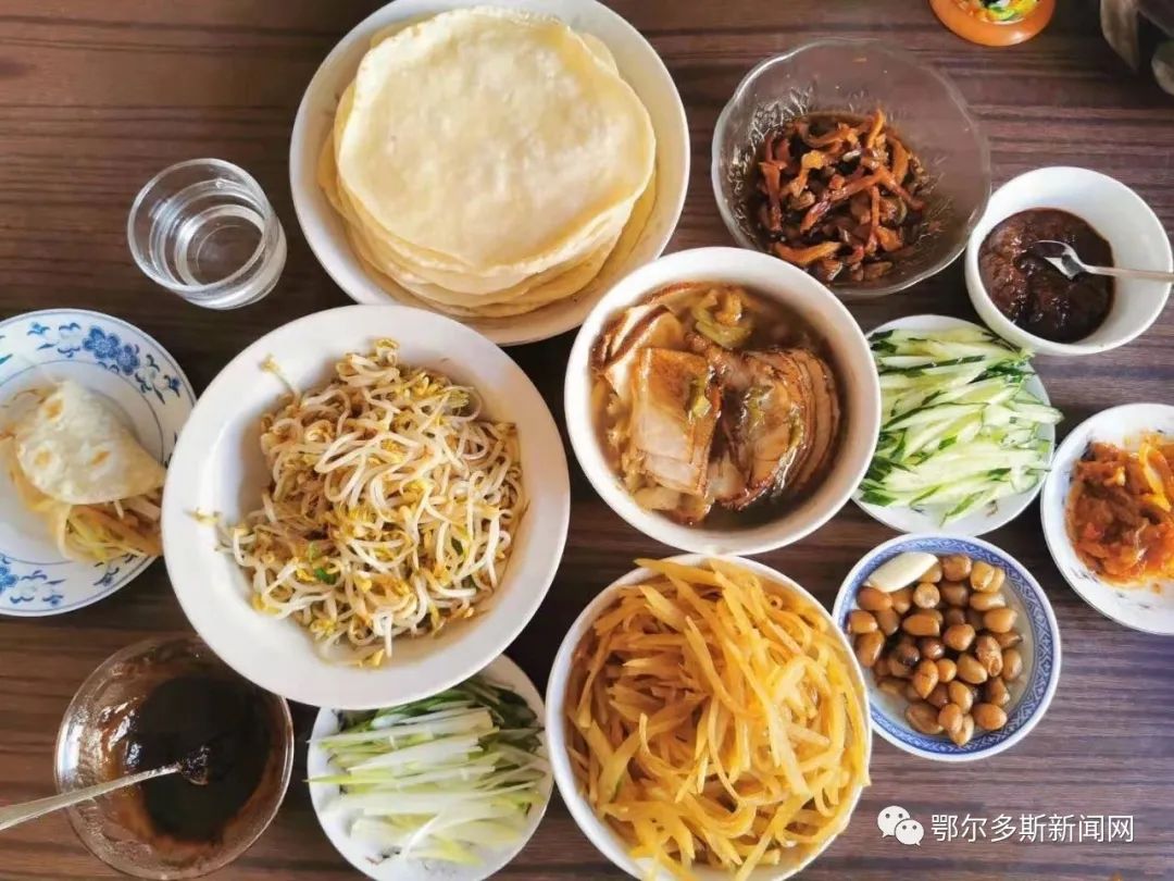 春饼怎么做又软又薄视频,春饼的做法和面技巧