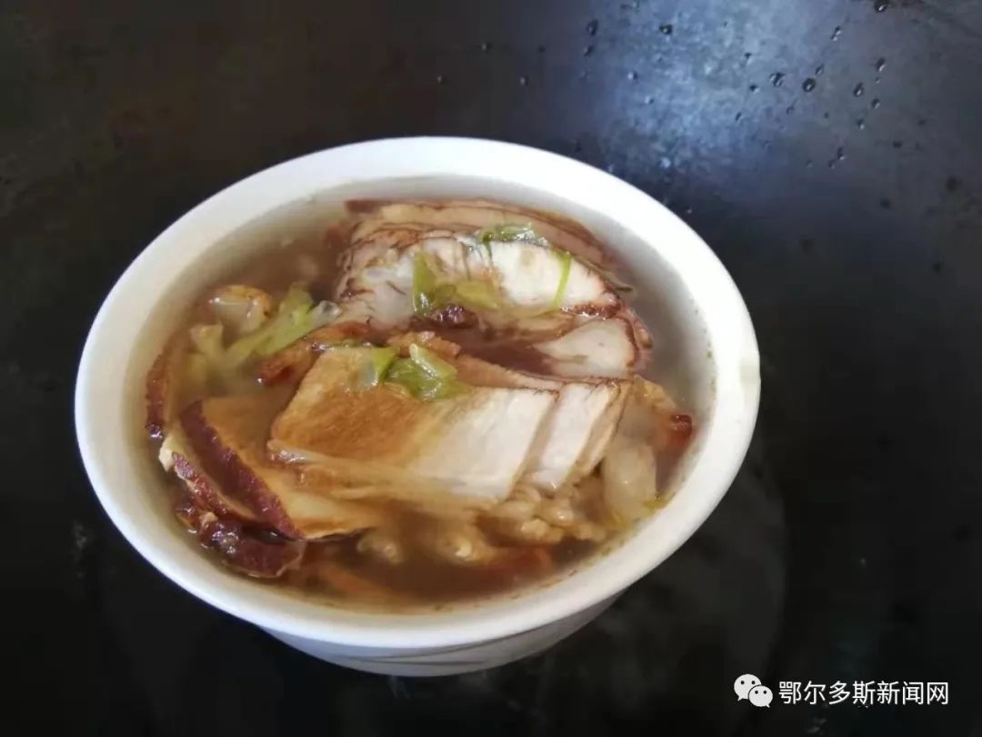 春饼怎么做又软又薄视频,春饼的做法和面技巧