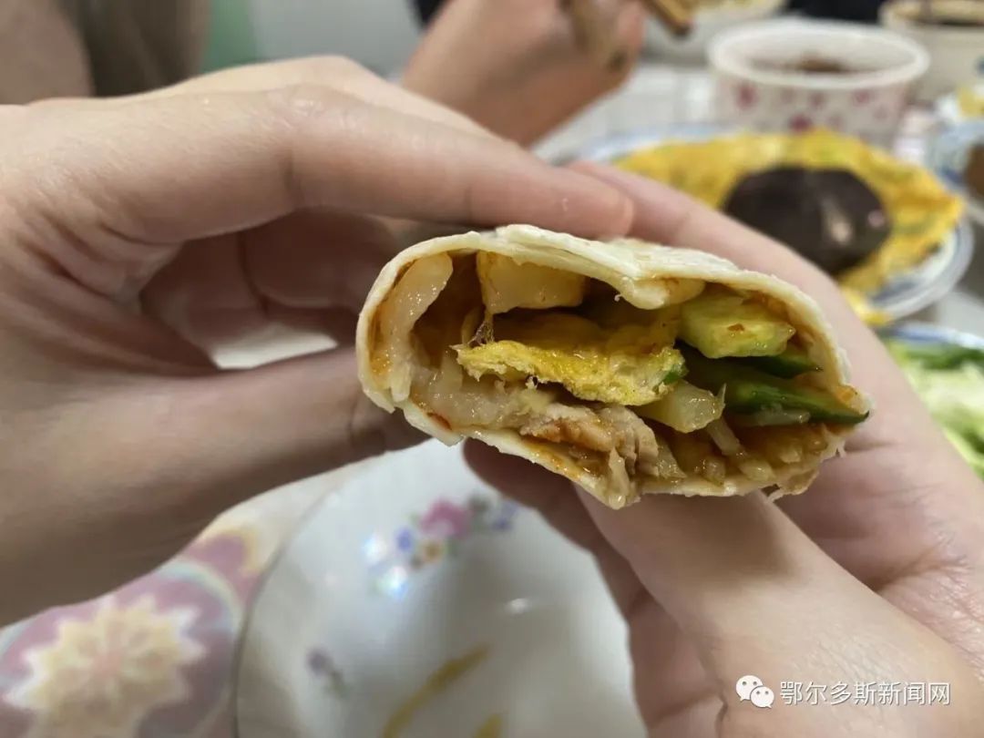 春饼怎么做又软又薄视频,春饼的做法和面技巧