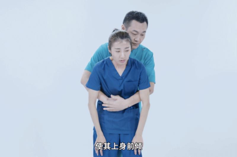 老人卡异物的急救方法,老人卡喉怎么急救