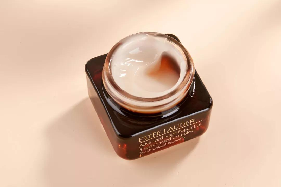 有眼纹和黑眼圈推荐使用的眼霜,适合有眼纹黑眼圈的眼霜