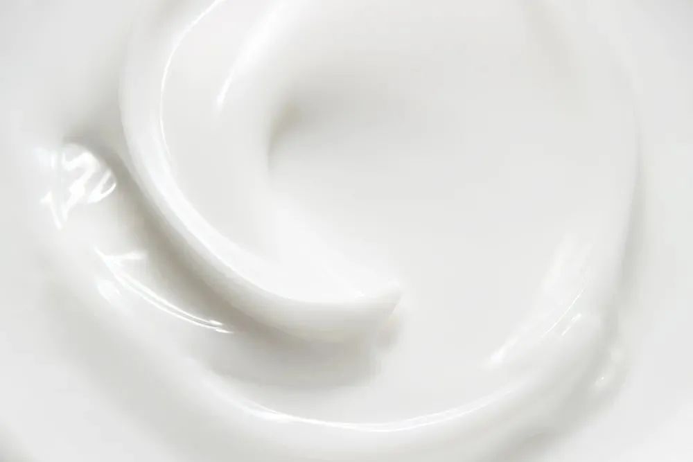 涂了素颜霜要卸妆吗,脖子涂了素颜霜要不要卸妆